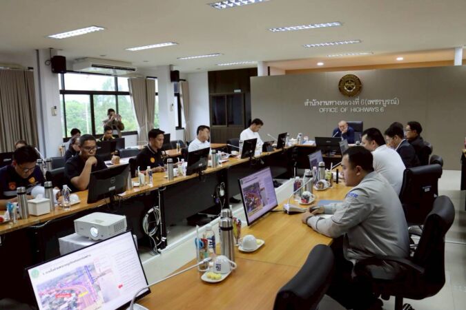 นายทวีศักดิ์ รุจิจรรยาวัฒน์ ผู้อำนวยการสำนักงานทางหลวงที่ 6 เป็นประธานการประชุมเรื่องกรมทางหลวงชนบทขออนุญาตเชื่อมทาง