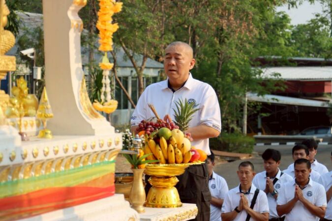 นายทวีศักดิ์ รุจิจรรยาวัฒน์ ผู้อำนวยการสำนักงานทางหลวงที่ 6 พร้อมด้วยคณะผู้บริหาร ข้าราชการ และเจ้าหน้าที่ ร่วมพิธีสักการะศาล