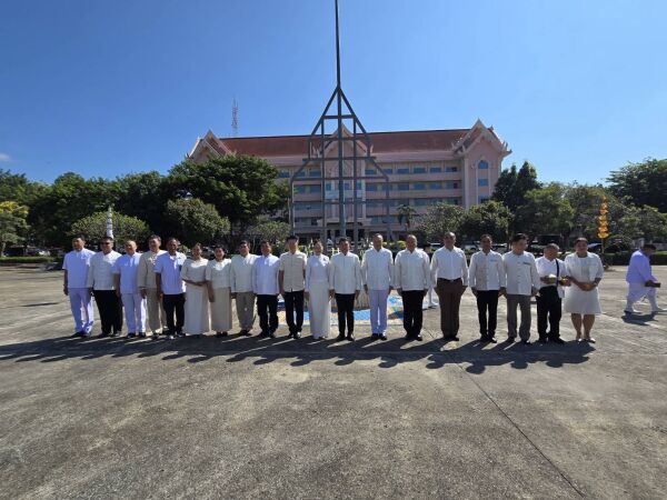 พิธีบวงสรวงการก่อสร้างซุ้มถวายดอกไม้จันทน์ขนาดกลาง ในงานพระราชพิธีถวายพระเพลิง พระบรมศพ สมเด็จพระนางเจ้าสิริกิติ์ พระบรมราชิน